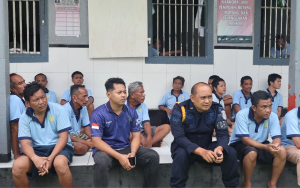 Foto Petugas Rutan Situbondo ketika melakukan pengawasan terhadap warga binaan, Sabtu 7 Februari 2026 (Foto : Adinda Octaviani/ketik.com)