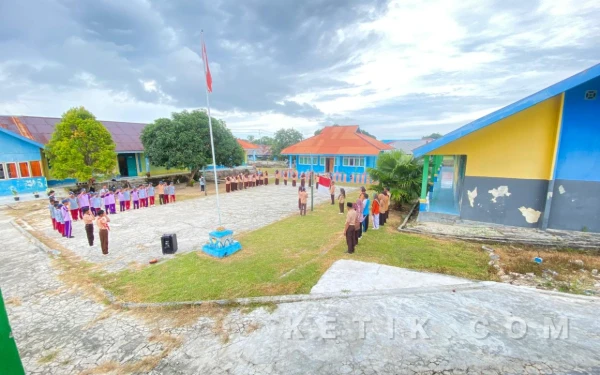 Foto Tampak terlihat upacara berjalan dengan tertib.
( Foto Riman/ ketik)