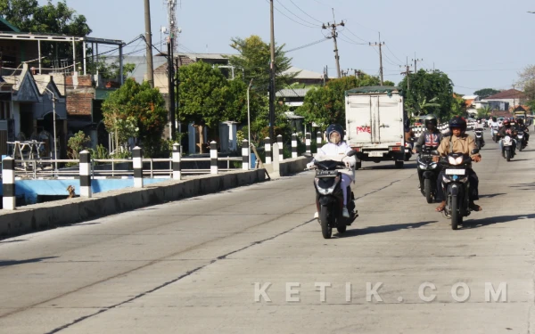 Foto Betonisasi ruas Jalan Desa Betro hingga Gedangan tuntas dibangun dengan dana APBD Sidoarjo 2025. Jalan menjadi mulus. (Foto: Fathur Roziq/Ketik.com)