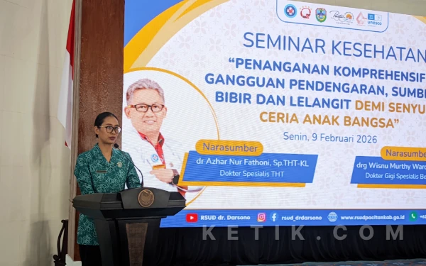 Foto Ketua Tim Penggerak PKK (TP PKK) Kabupaten Pacitan, Efi Suraningsih Indrata Nur Bayuaji saat memberikan sambutan. (Foto: Al Ahmadi/Ketik.com)