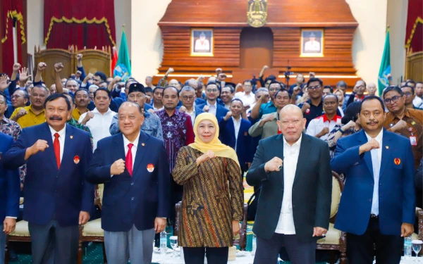 Foto Gubernur Jawa Timur, Khofifah Indar Parawansa saat menghadiri pelantikan Pengurus Komite Olahraga Nasional Indonesia (KONI) Provinsi Jawa Timur periode 2025–2029 di Gedung Negara Grahadi Surabaya pada Selasa, 10 Februari 2026. (Foto: Biro Adpim Setdaprov Jatim)