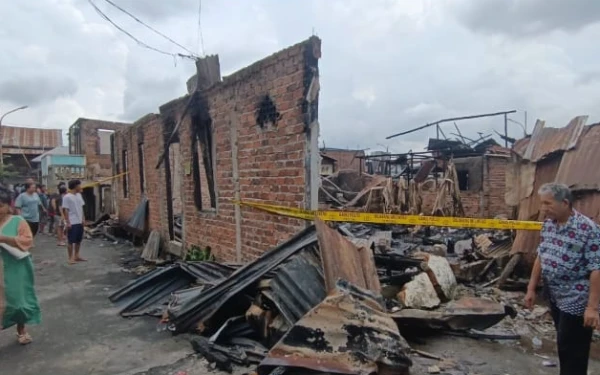 Foto Kondisi rumah pasca kebakaran yang terjadi di Jalan Abikusno Cokro Suyoso, Lorong Kemana RT 47 RW 02, Kelurahan Kemang Agung, Kecamatan Kertapati, Kota Palembang, Rabu 12 Februari 2026. )(Foto : Yola/Ketik.Com)