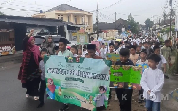 Foto Para siswa,guru, dan komite sekolah antusias ikut Tarhib Ramadan.(Foto: Dok. SDN 07 Serang)