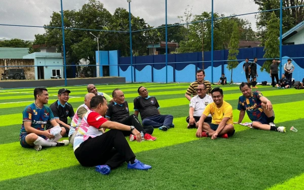 Foto Suasana akrab mewarnai lag persahabatan antara tim BKN dan Pemprov Sulsel, Sabtu, 14 Februari 2026. (Foto: Ahmad Yusran/Ketik.com)