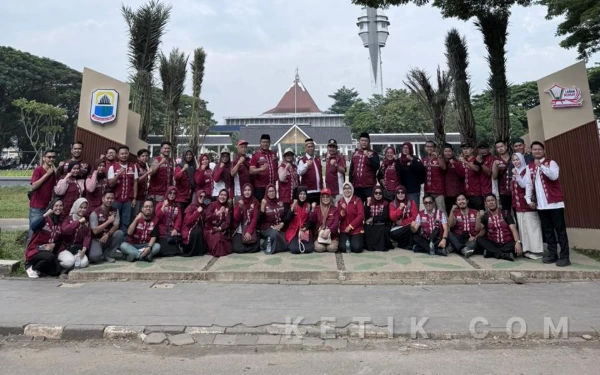Foto Foto bersama di Alun-alun Rangkasbitung, Senin 16 Februari 2026.(Foto:PPNI Lebak for ketik.com)