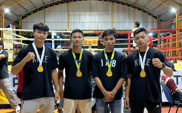 Foto Priyo meraih juara 1 pada kejuaraan Muaythai tingkat provinsi yang digelar di Kabupaten Tuban. Pada Minggu, 30 November 2025.
