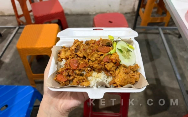 Foto Tampilan seporsi Nasi Gila legendaris Depot Mbah Di di kawasan Rungkut, Surabaya, pada Rabu 11 Februari 2026 (Foto: Paulenta Silvania Silitonga/ketik.com)