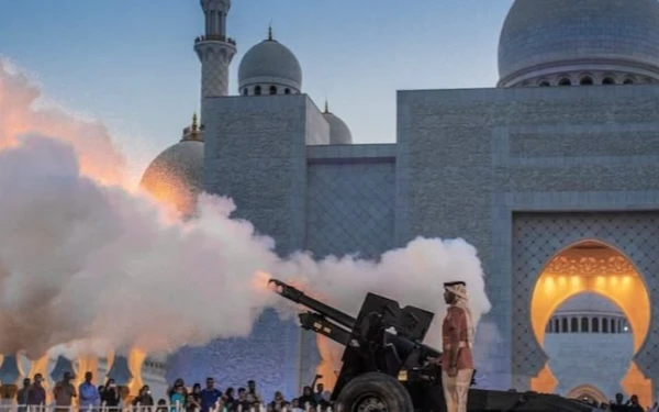 Foto Foto Meriam Berbuka Iftar Cannon – Uni Emirat Arab/Lebanon (Foto : pinterest)