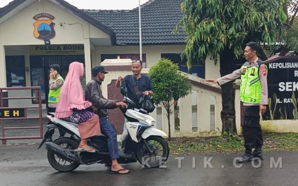 Foto Ratusan Takjil Dibagikan Gratis oleh AWPB dan Polsek Bodeh (Foto: Slam/ketik.com)