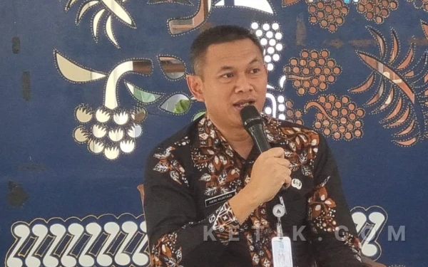 Foto Kepala Dinas Perhubungan Kabupaten Sleman, Heri Kuntadi, memaparkan strategi pengawasan perparkiran dan sosialisasi tarif retribusi daerah. Ia menekankan bahwa kedisiplinan jukir dalam memberikan karcis resmi adalah kunci utama dalam menjaga marwah pariwisata di Bumi Sembada.(Foto: Fajar R/Ketik.com)