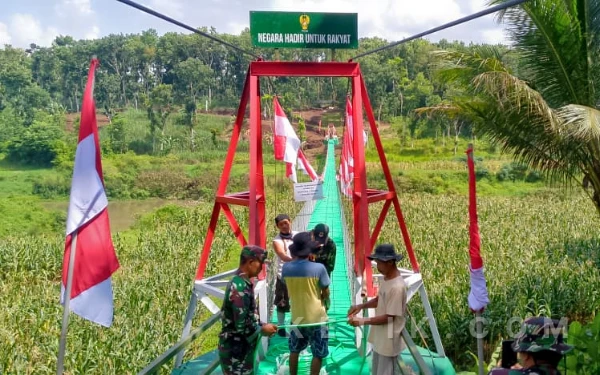 Foto Jembatan ini rencananya akan diresmikan oleh Kepala Staf Angkatan Darat, Maruli Simanjuntak. (Foto: Gumilang/Ketik.com)