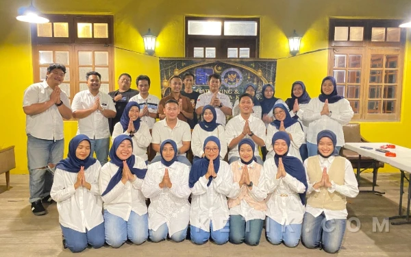Foto Kepala SPPG, pengawas gizi, akuntan dan mitra dapur selesai acara Ngaji Melek Media di kabupaten Tuban, 5 Maret 2026 (Foto: Ahmad Istihar/Ketik.com)