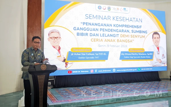 Foto Direktur RSUD dr. Darsono Pacitan, dr. Johan Tri Putranto saat memberikan sambutan dalam acara seminar kesehatan anak. (Foto: Al Ahmadi/Ketik.com)