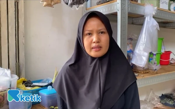 Foto Korban pencurian sepeda motor  di sebuah toko bumbu di kawasan Pasar Pagi, Jalan Macan Lindungan, Palembang, Reza, Kamis 18 Desember 2025 (Foto : Yola Dwi Rosdiana/Ketik)