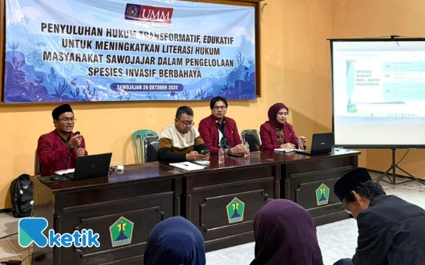 Foto Acara Penyuluhan Hukum Transformatif untuk warga Sawojajar Malang oleh tiga Mahasiswa Magister Hukum Universitas Muhammadiyah Malang di Balai Kantor Kelurahan Sawojajar, Kota Malang (29/10/2025). (Foto: Dok. Narasumber for Ketik.com)