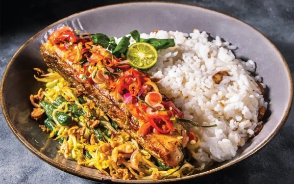 Foto Menu Baramundi Sambal Matah di Napa Eatery and Bar Malang. (Foto: Dok. Napa Eatery and Bar Malang)