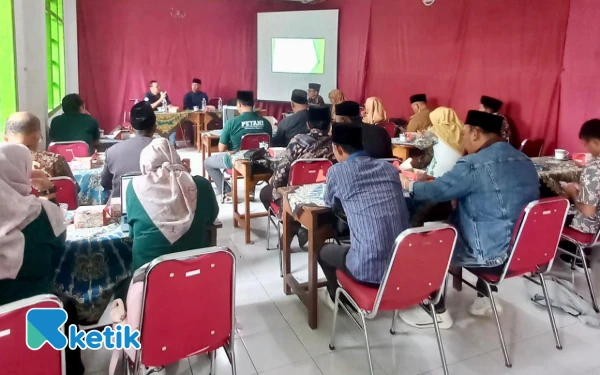 Foto Diskusi agro bisnis bersama Tim Fakultas Kehutanan UGM dan Pokja Kades se- Kecamatan Ngablak, Magelang. (Foto: PP Nurul Huda, Andong for Ketik.com)