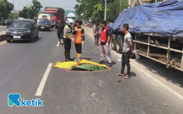 Foto Korban tewas di lokasi kejadian, Kecamatan Puri, Mojokerto, 25 September 2025. (Foto : Sholahudin/Ketik)