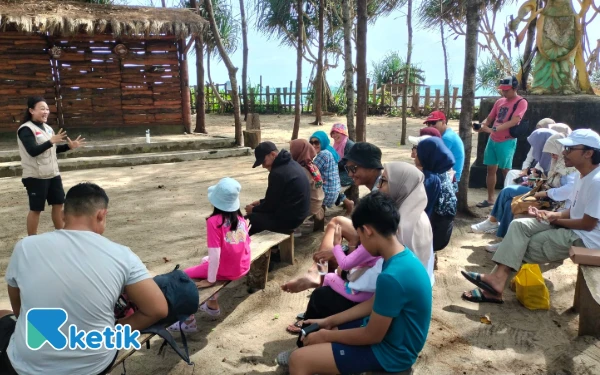 Thumbnail Berita - Bukan Sekadar Lepas Tukik, Ini Cara BSTC Bajulmati Menyelamatkan Laut Lewat Sekolah Alam