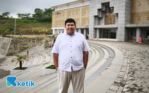 Thumbnail Berita - Sosok Agwin Degaf, Kaprodi Nyentrik UIN Malang yang Ubah Stigma Dosen Killer Jadi Sahabat Mahasiswa