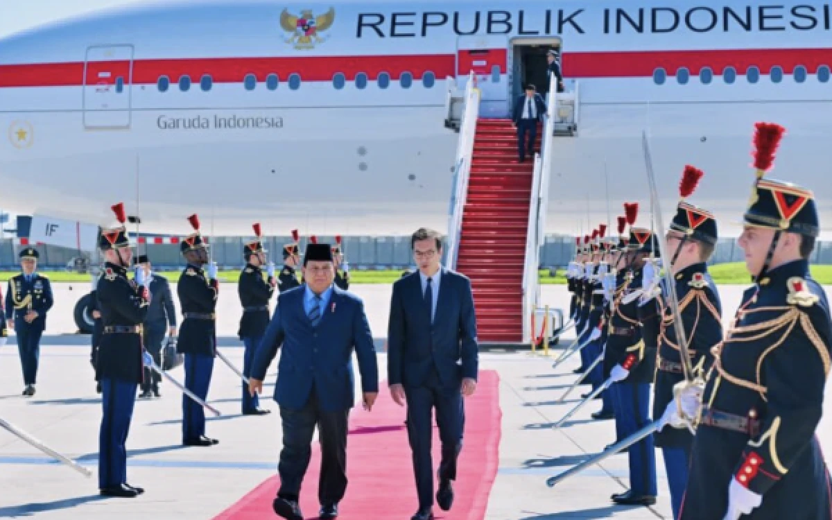 Thumbnail Berita - Alasan Prabowo Sampai Harus Idul Adha di Prancis Menurut Seskab Teddy