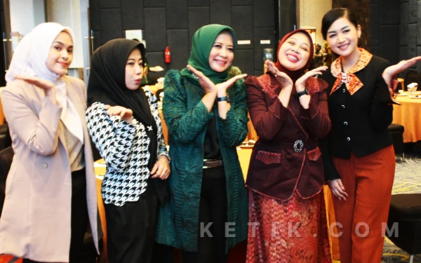 Thumbnail Berita - Anggota DPRD Jatim dr Sriatun Subandi: Begini Ancaman Bahaya Remaja yang Menikah Dini