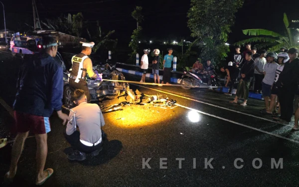 Thumbnail Berita - Vega ZR Terseret 30 Meter Usai Tabrak Honda Brio di JLS Pacitan, Satu Orang Meninggal