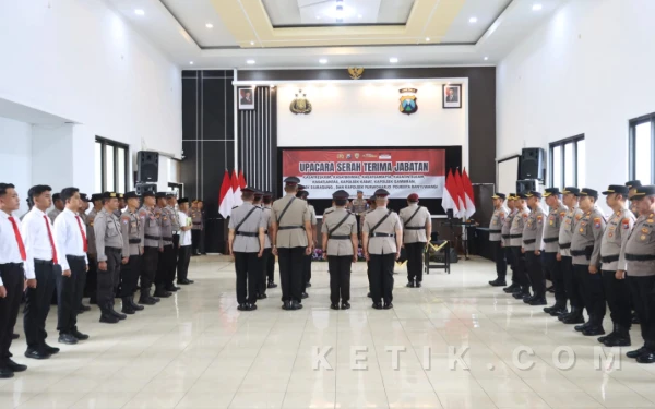 Thumbnail Berita - Rotasi Jabatan di Polresta Banyuwangi, Sejumlah Kasat dan Kapolsek Resmi Berganti