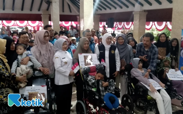 Thumbnail Berita - Gubernur Khofifah Gelontor Bansos Rp16,75 M untuk Kabupaten Malang