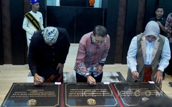 Thumbnail Berita - Fadli Zon Resmikan Pendopo Pate Alos Besuki Situbondo, Puji Konsep Revitalisasi Kota Tua