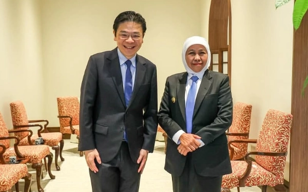 Thumbnail Berita - Gubernur Khofifah Disambut Langsung PM Singapura Lawrence Wong, Arum Sabil: Bukti Jatim Jadi Perhatian Dunia