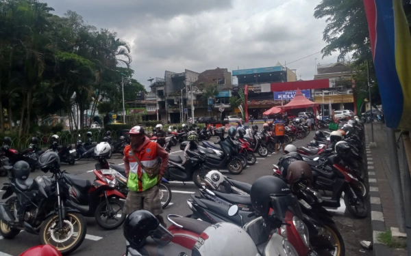 Thumbnail Berita - Mengulik Pendapatan Parkir di Alun-alun Kota Batu, Segini Besarannya
