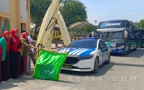 Thumbnail Berita - Anggota DPRD Provinsi Jatim dan Wabup Situbondo Lepas Peserta Napak Tilas Isyarah Pendirian NU