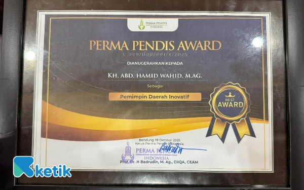 Bupati Bondowoso Raih Penghargaan Pemimpin Daerah Inovatif di International Conference & Award Permapendis 2025