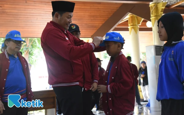 Thumbnail Berita - Bupati Sidoarjo Subandi Berangkatkan KORMI Sidoarjo ke Fornas VIII, Siap Ulangi Prestasi Gemilang Fornas Ke-7