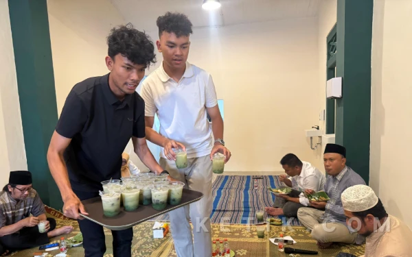 Thumbnail Berita - Di Luar Lintasan Balap Dunia Adenanta Putra Jadi Pelayan di Rumah Makan Ngawi