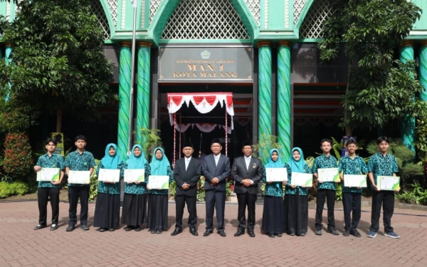 Thumbnail Berita - Membanggakan! Guru dan Siswa MTsN 1 Kota Malang Raih Apresiasi Khusus di Hari Amal Bakti