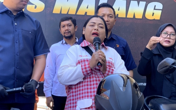Thumbnail Berita - Polres Malang Tangkap Pencuri Motor Milik Kurir Yakult, Korban Menangis Terharu
