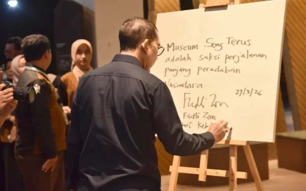 Thumbnail Berita - Datangi Dua Situs Sejarah, Menbud RI Fadli Zon Sebut Pacitan Layak Jadi Pusat Literasi-Budaya