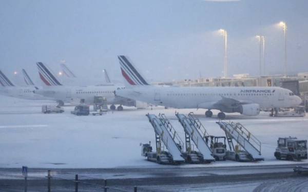 Thumbnail Berita - Penerbangan Eropa Lumpuh Akibat Badai Salju, Kemlu Minta WNI Waspada