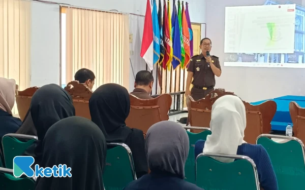 Thumbnail Berita - Kuliah Umum, Kasi Intel Kejari Situbondo Ajak Mahasiswa Berantas Korupsi untuk Kemakmuran Rakyat