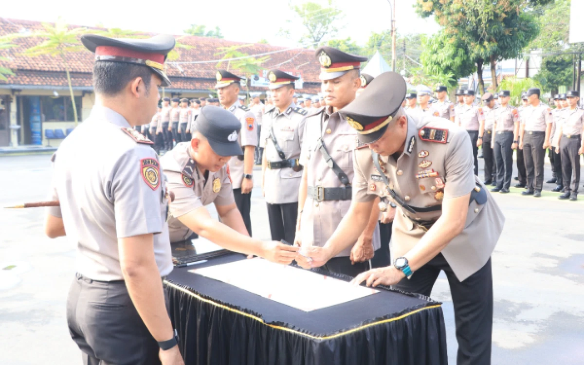 Thumbnail Berita - Mutasi Besar di Polres Tegal, Sejumlah Pejabat Berganti Posisi
