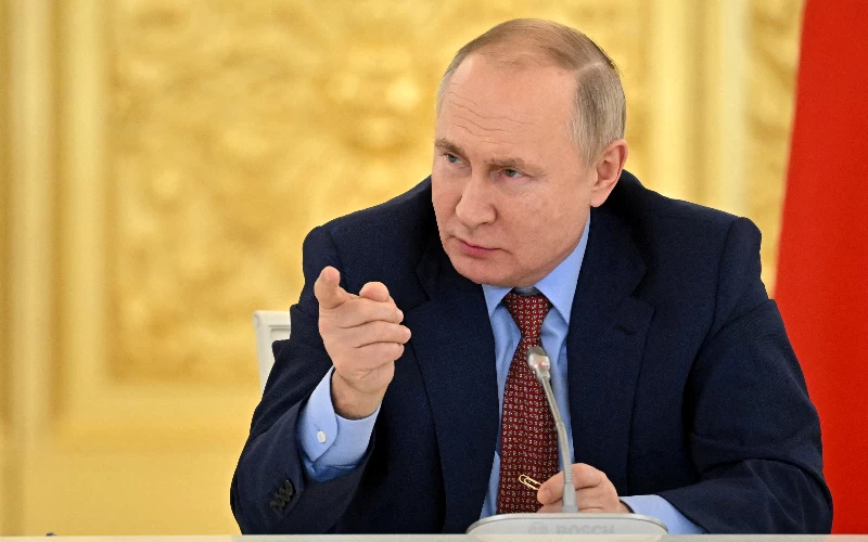 Loyo di Medan Perang, Putin Pecat Komandan Militer 