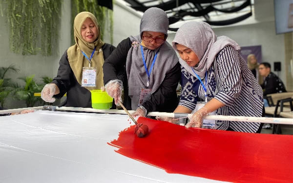 Aston Sidoarjo Libatkan Penyandang Disabilitas Membuat Batik Ciprat