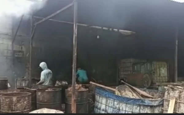 Perusahaan Penyulingan Minyak Sawit Sidoarjo Digerebek