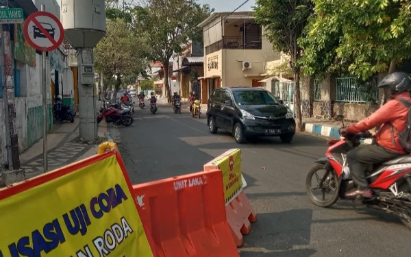 Thumbnail Berita - Uji Coba Satu Arah Jl Abdul Hamid, Sopir Angkot Pasuruan Protes
