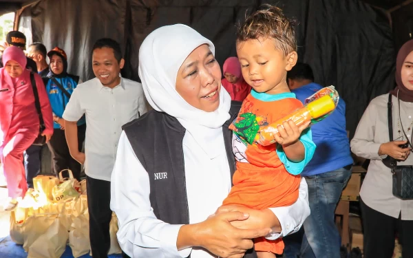 Gubernur Khofifah Pastikan Kebutuhan Pengungsi Bencana Lahar Dingin Lumajang Tercukupi