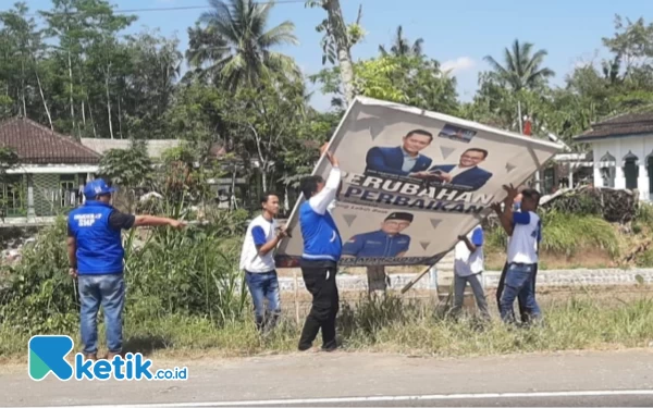 DPC Demokrat Pacitan Copot Baliho Bergambar Anies-AHY hingga Tak Tersisa