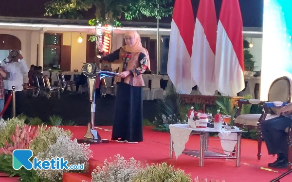 Berikan Pembekalan kepada Mahasiswa Program PMM, Khofifah Berpesa Jaga Persatuan Bangsa
