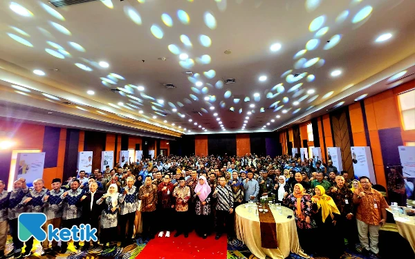 Thumbnail Berita - Stop Kriminalisasi Guru! Mendikdasmen Didorong Terbitkan SEB dengan Kapolri dan Jaksa Agung